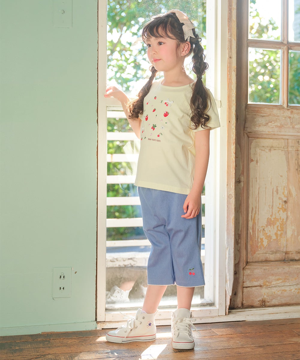 ベビー服 女の子 子ども服 こども キッズ デニム ツイルニット チェリー刺繍 ブーツカットパンツ ブルー(61) モデル画像全身