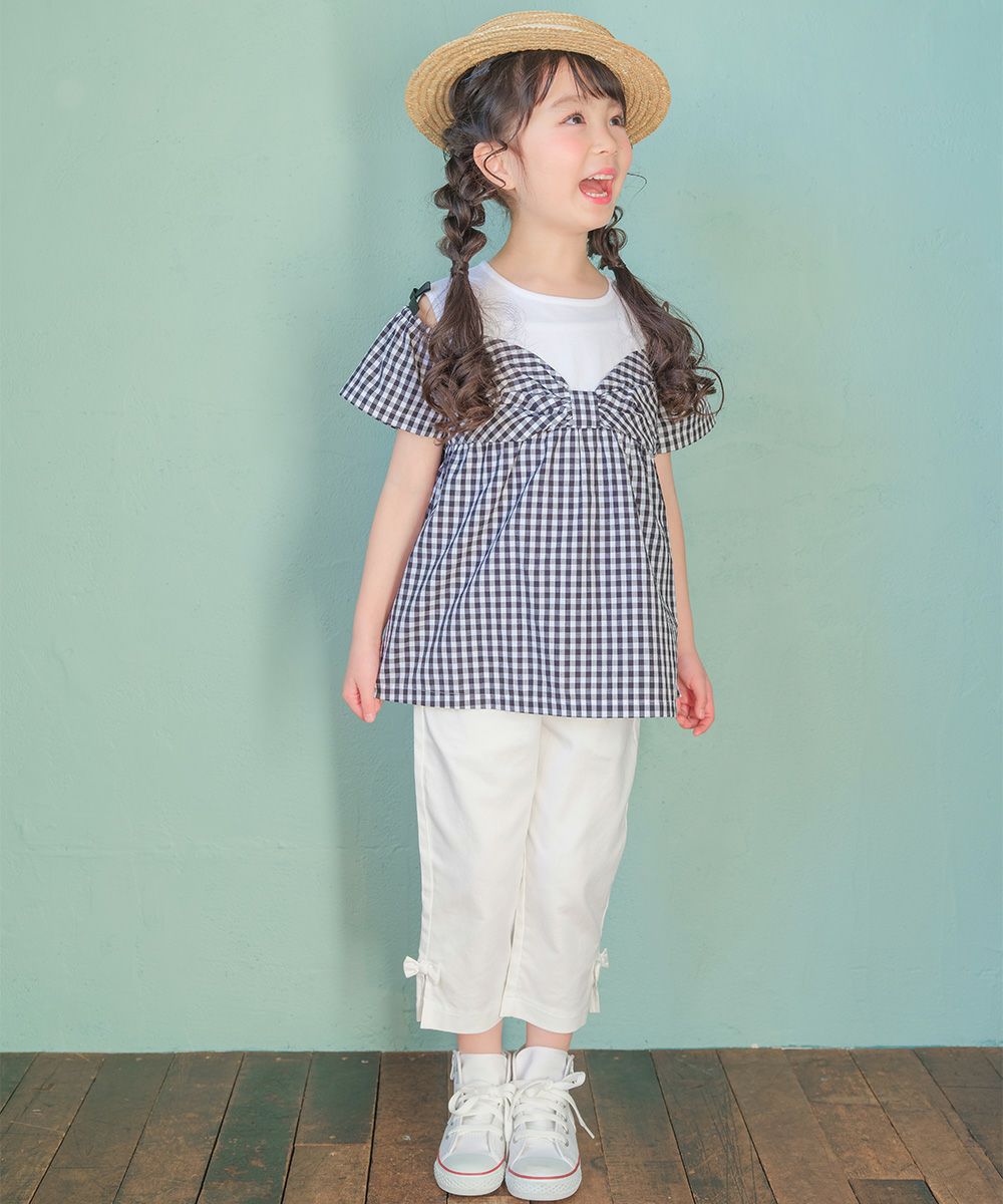 子供服 女の子 ギンガムチェック柄 リボンつき肩あきTシャツ ブラック(00) モデル画像全身