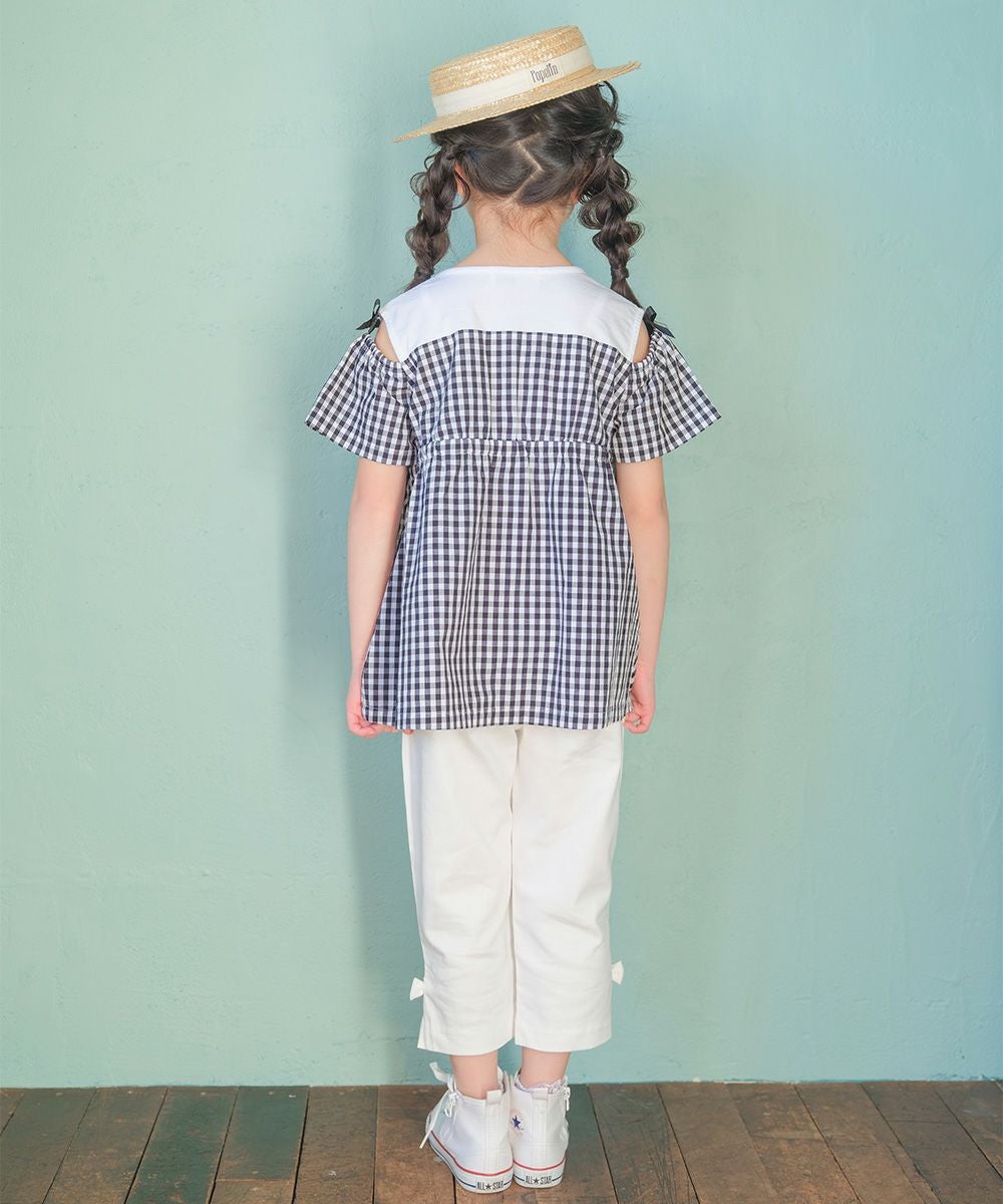 子供服 女の子 ギンガムチェック柄 リボンつき肩あきTシャツ ブラック(00) モデル画像3