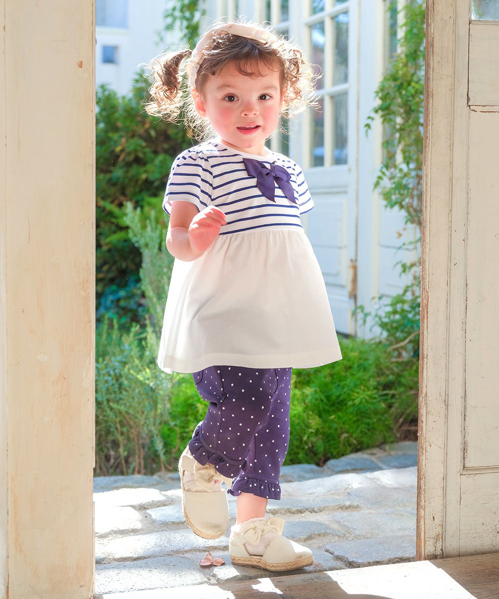 ベビー服 女の子 オーガニックコットン ドット柄 フリル 6分丈パンツ ネイビー(06) モデル画像2