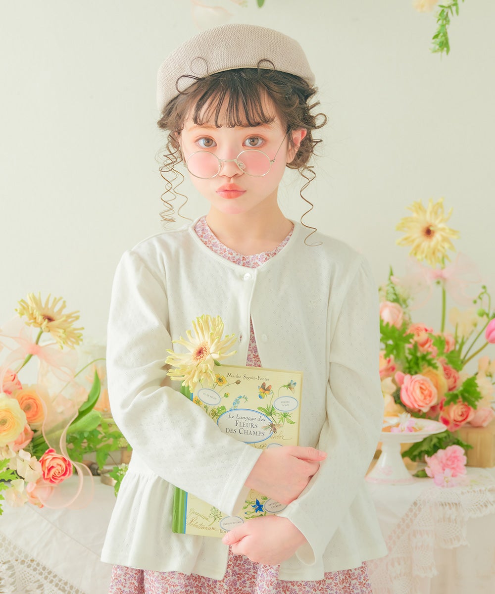 ベビー服 女の子 柄編み 音符刺繍 フリルカーディガン オフホワイト(11) モデル画像アップ