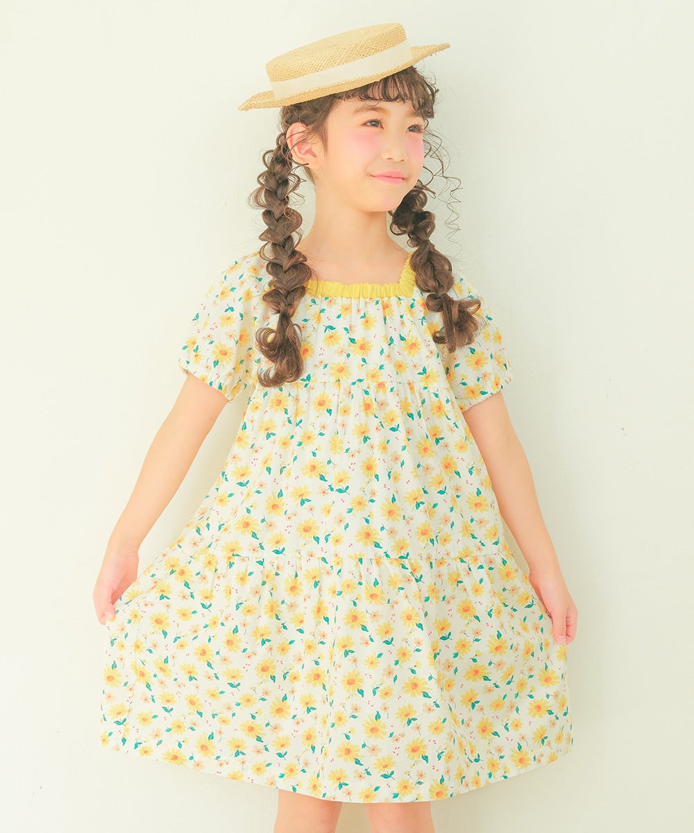 ベビー服 女の子 子ども服 こども キッズ 花柄 スクエアネック Aライン ギャザーワンピース イエロー(04) モデル画像全身