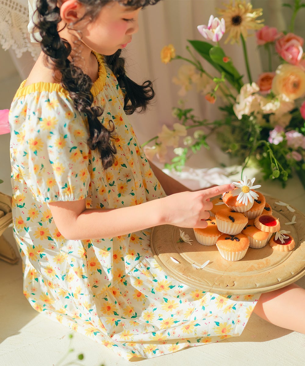 ベビー服 女の子 子ども服 こども キッズ 花柄 スクエアネック Aライン ギャザーワンピース イエロー(04) モデル画像3