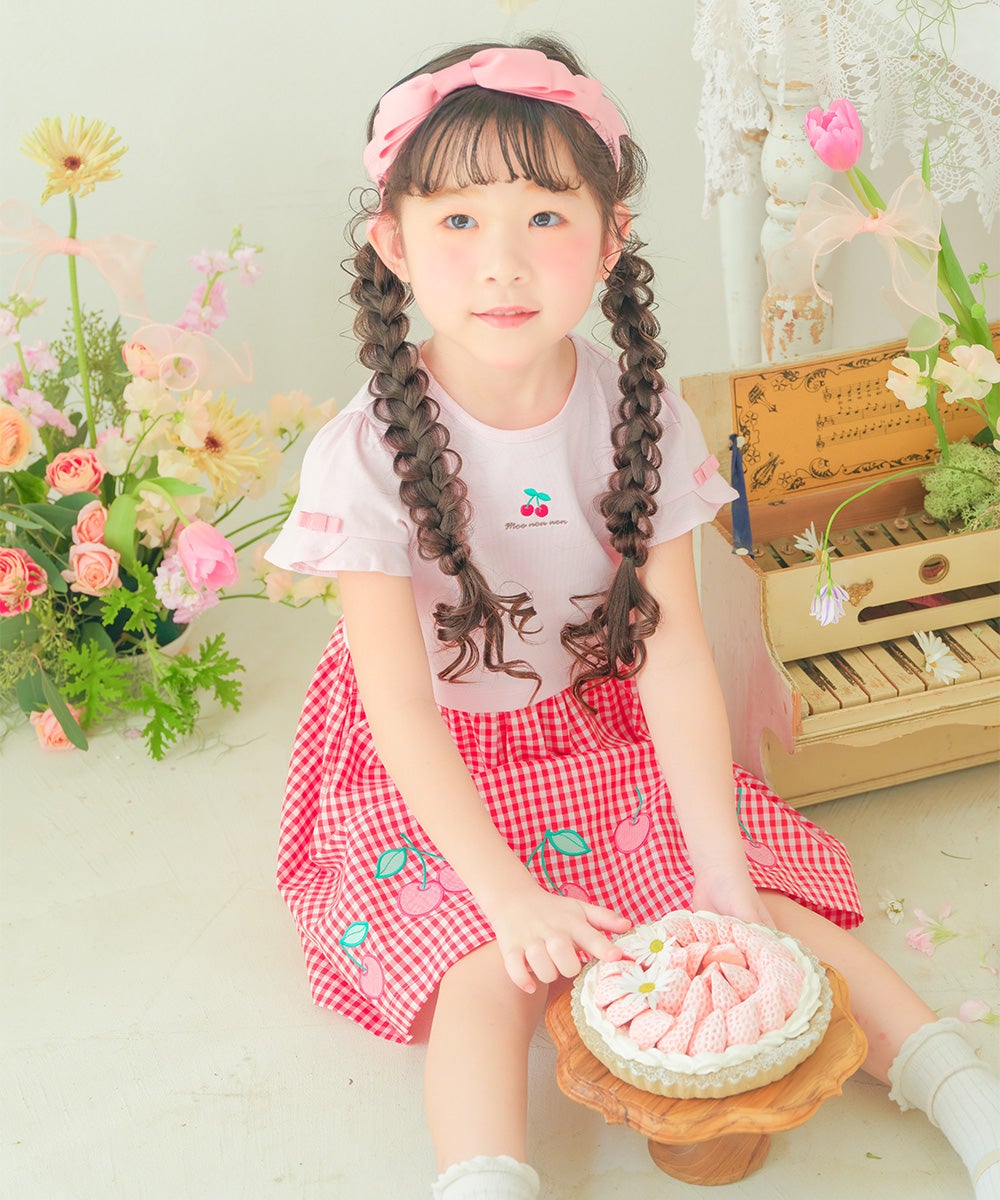 ベビー服 女の子 子ども服 こども キッズチェリー刺? リボン ギンガムチェック柄 ドッキングワンピース レッド(03) モデル画像全身