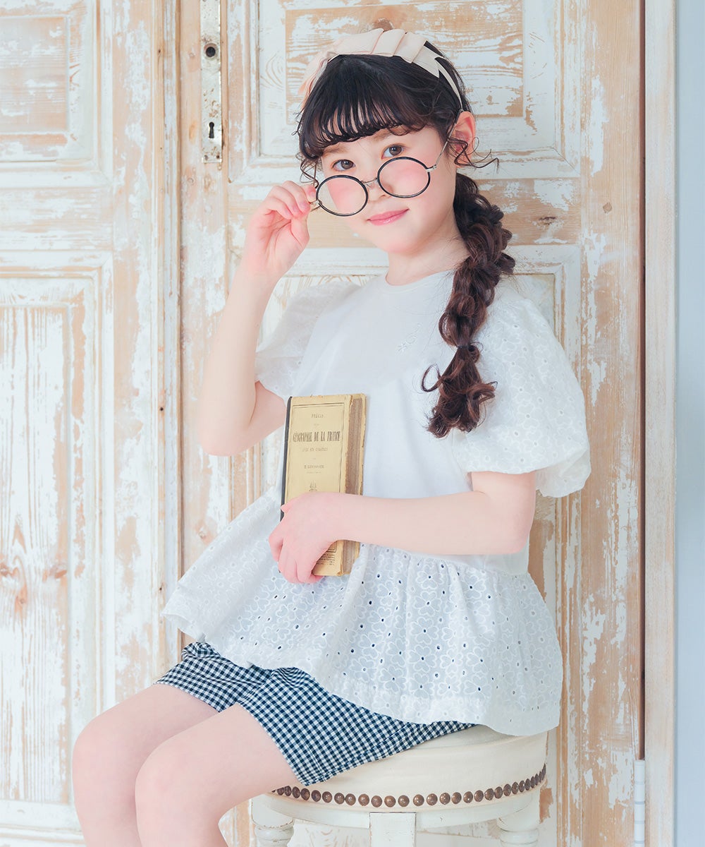 子供服 女の子 音符刺繍 花柄レース切り替えTシャツ オフホワイト(11) モデル画像1