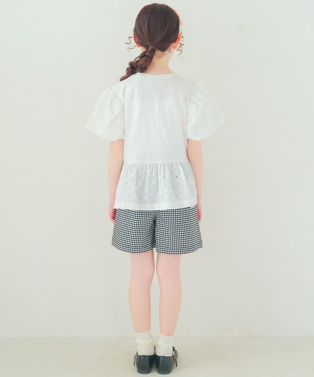 ベビー服 女の子 ギンガムチェック リボンつき ストレッチツイルショートパンツ ホワイト×ブラック(10) モデル画像全身