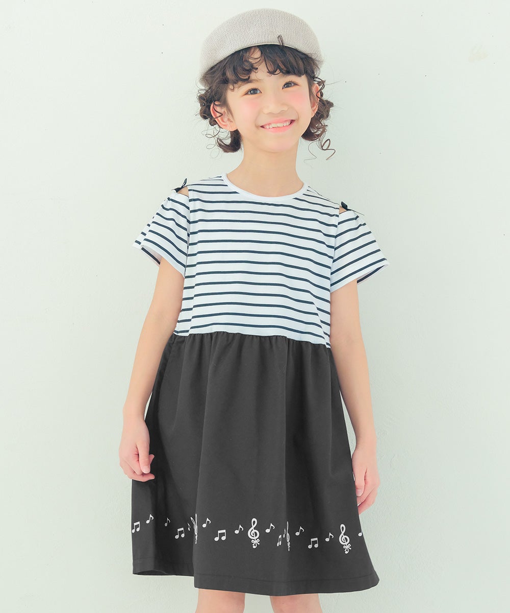 ベビー服 女の子 音符プリント 肩あき袖 ボーダー柄ドッキングワンピース ホワイト×ブラック(10) モデル画像アップ