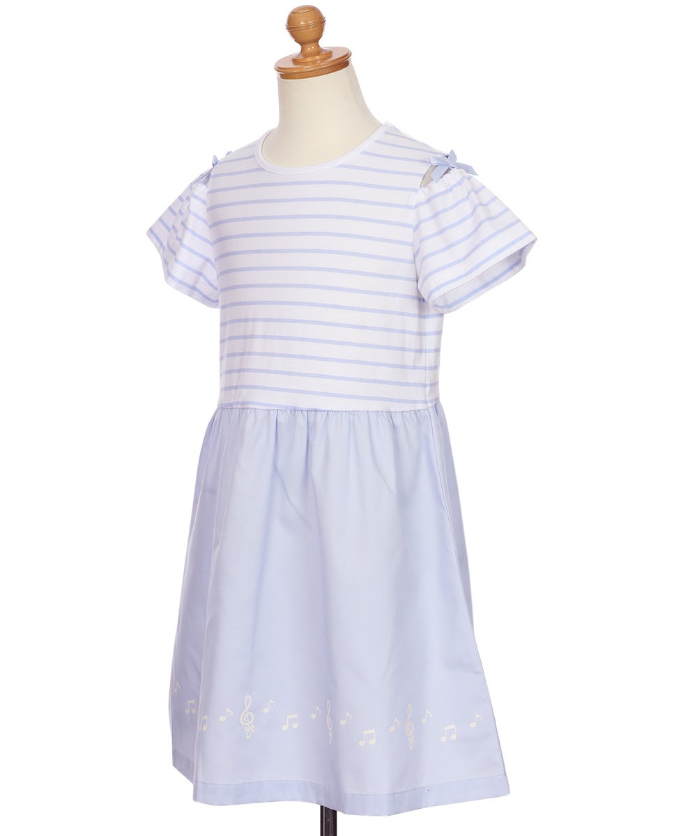 ベビー服 女の子 子ども服 こども服 キッズ ジュニア ボーダー柄 音符プリント 肩あき リボンつき袖 ドッキングワンピース ブルー(61) トルソー斜め