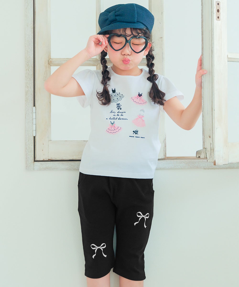 ベビー服 女の子 ニットストレッチ リボン刺繍 6分丈パンツ ブラック(00) モデル画像全身