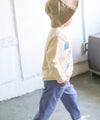 ベビー服 男の子 デニムツイルニット  ロンドンバス 刺繍 ストレッチ ロングパンツ ブルー(61) モデル画像1