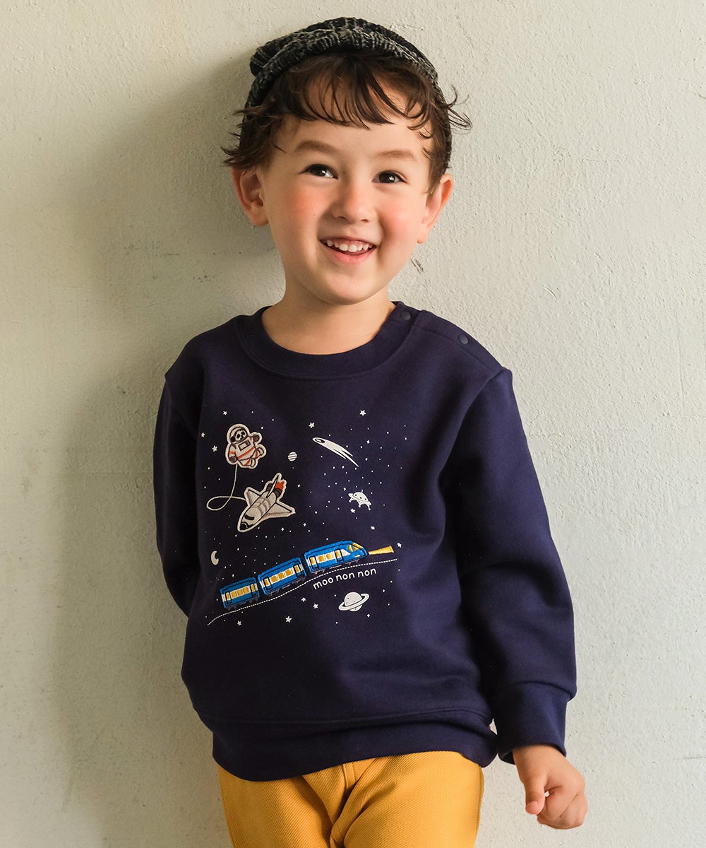 ベビー服 男の子 宇宙 電車 乗り物 ワッペン 刺繍 トレーナー ネイビー(06) モデル画像アップ