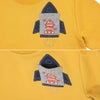 ベビー服 男の子 ロケット ＆ ロボット 刺繍 ポケットつき 裏毛トレーナー イエロー(04) デザインポイント1
