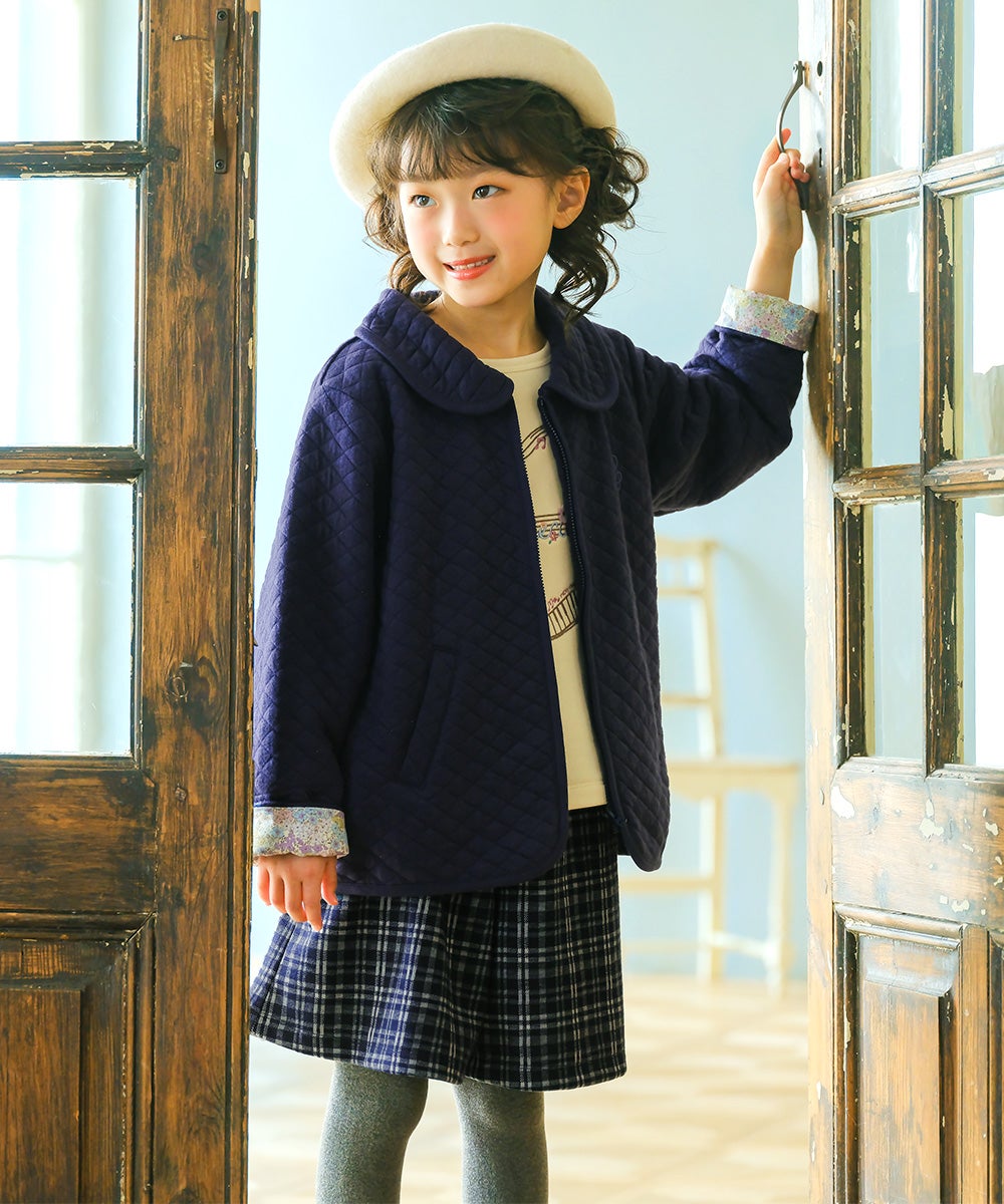 ベビー服 女の子 音符刺繍 花柄切替え 襟つき キルトニットジャケット ネイビー(06) モデル画像全身