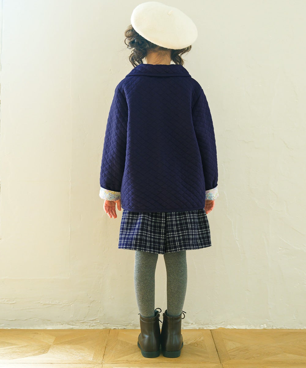 ベビー服 女の子 音符刺繍 花柄切替え 襟つき キルトニットジャケット ネイビー(06) モデル画像4