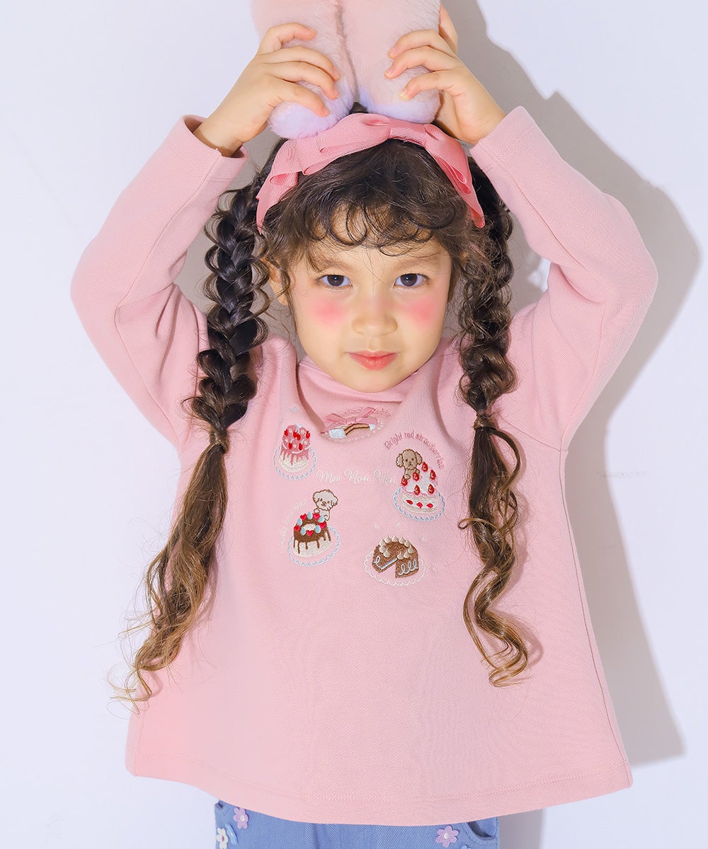 ベビー服 女の子 スイーツ刺繍 バックリボンつきトレーナー ピンク(02) モデル画像アップ