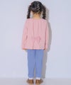 ベビー服 女の子 お花モチーフ ポケットつき ストレッチ デニムツイルパンツ ブルー(61) モデル画像全身