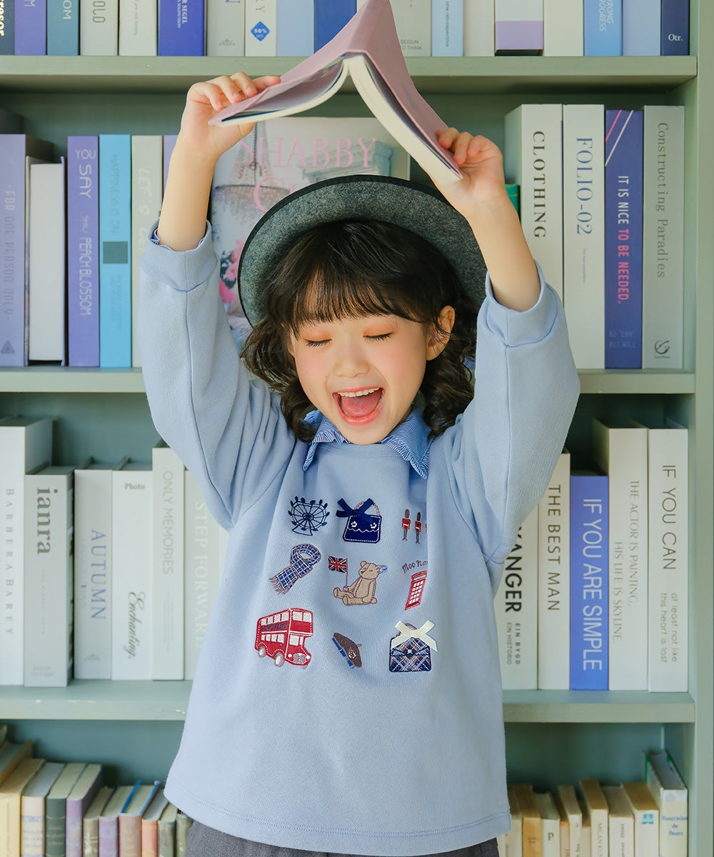 ベビー服 女の子 ロンドンモチーフ 刺繍 リボン 裏毛トレーナー ブルー(61) モデル画像全身