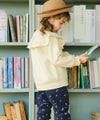 ベビー服 女の子 音符刺繍 フリルつき 長そでトレーナー アイボリー(12) モデル画像2