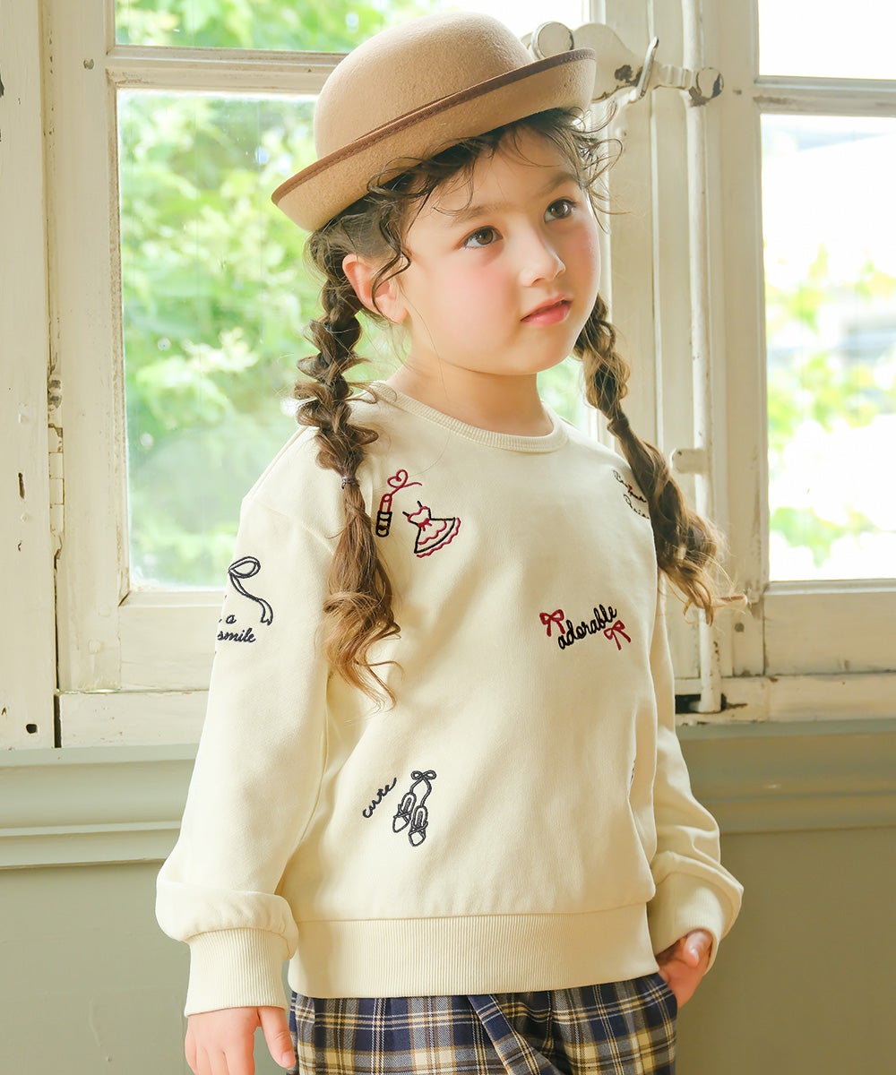 子供服 女の子 エッフェル塔 ロゴ リボン 刺繍 裏毛トレーナー アイボリー(12) モデル画像アップ