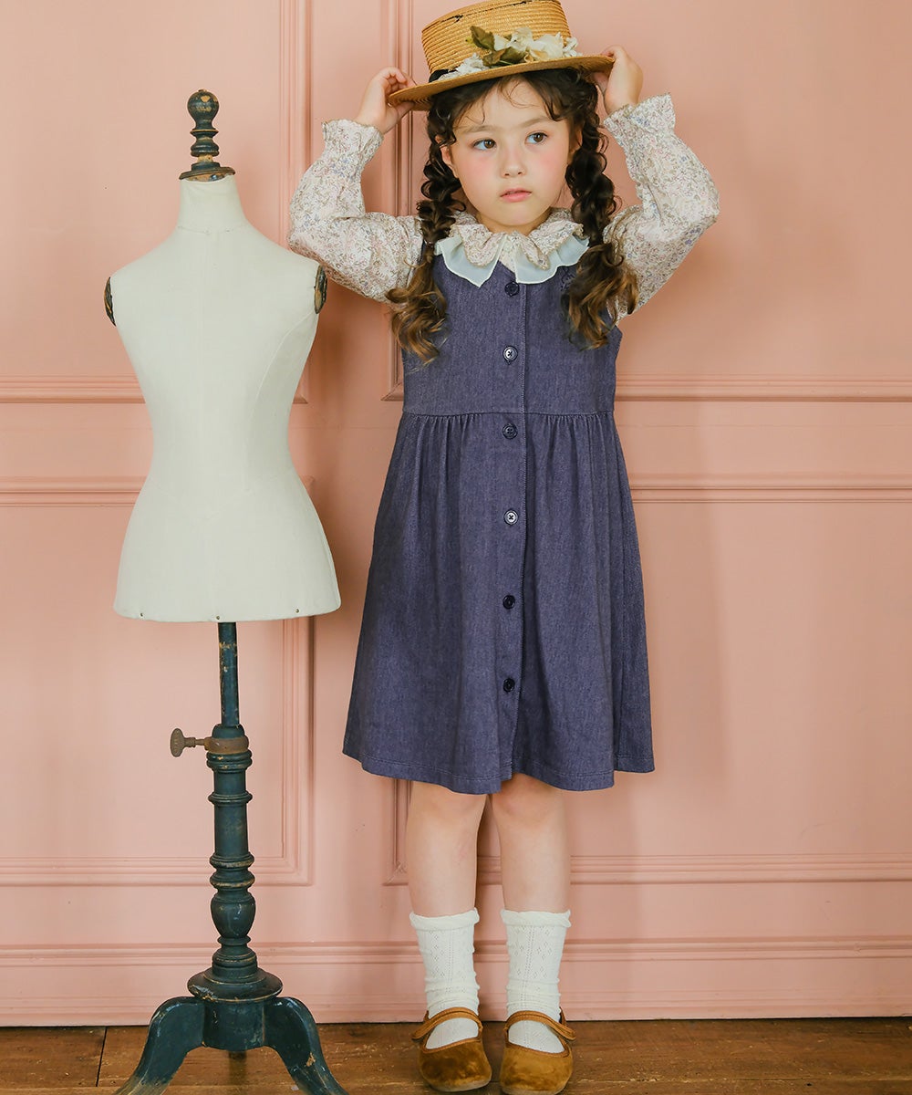 ベビー服 女の子 デニムツイルニット 音符 ロゴ刺繍 ボタン開き ワンピース ネイビー(06) モデル画像全身