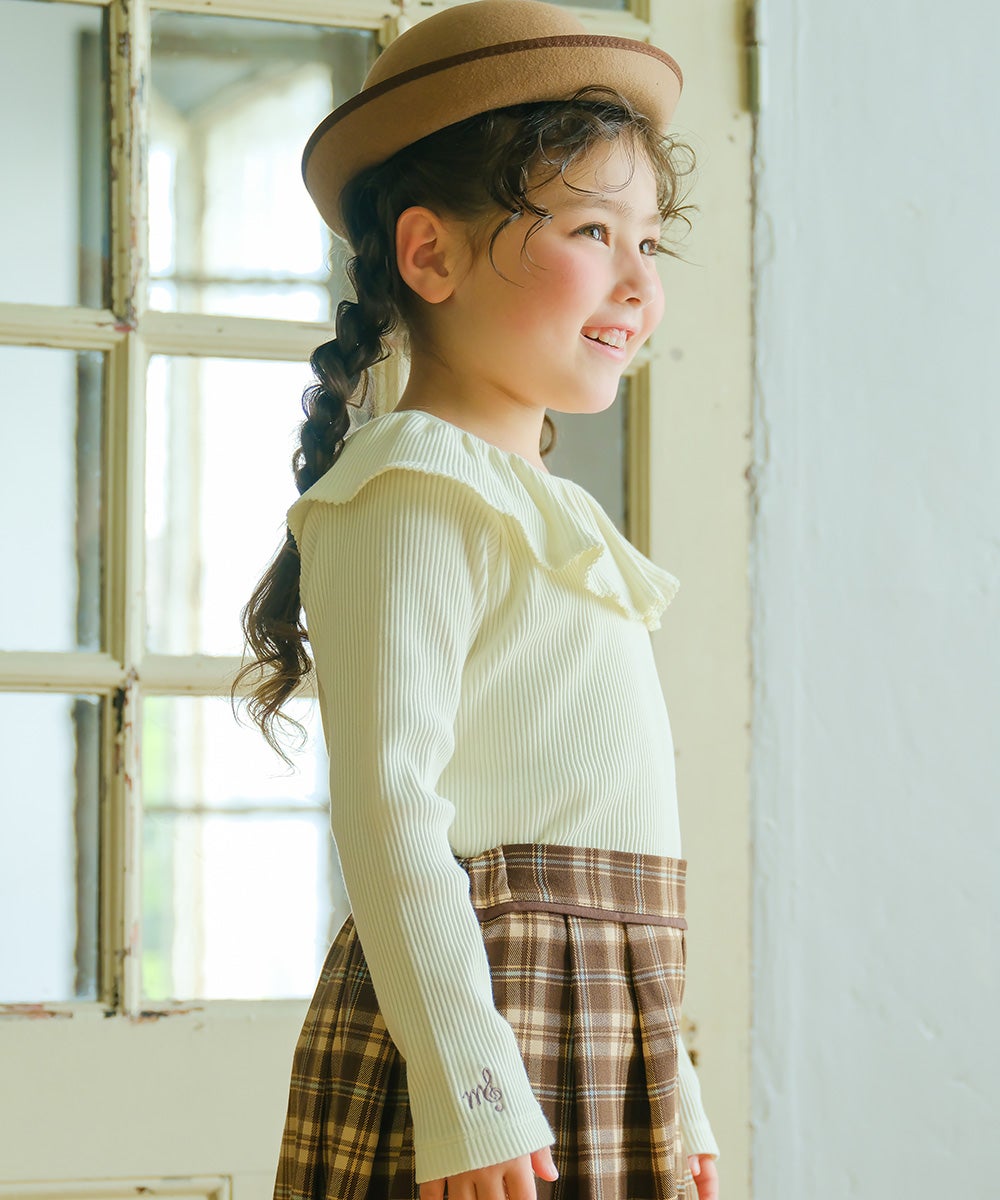 子供服 女の子 フリル 襟つき 音符 刺繍 リブカットソー オフホワイト(11) モデル画像アップ