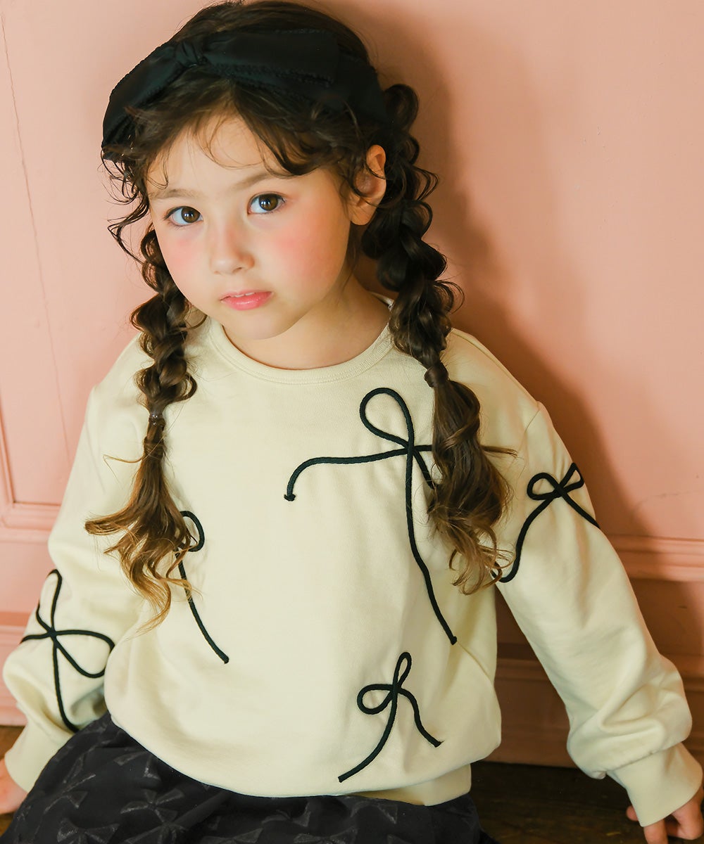 子供服 女の子 リボンモチーフつき 裏毛トレーナー アイボリー(12) モデル画像アップ