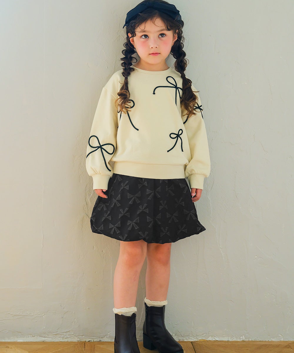 子供服 女の子 リボンモチーフつき 裏毛トレーナー アイボリー(12) モデル画像全身