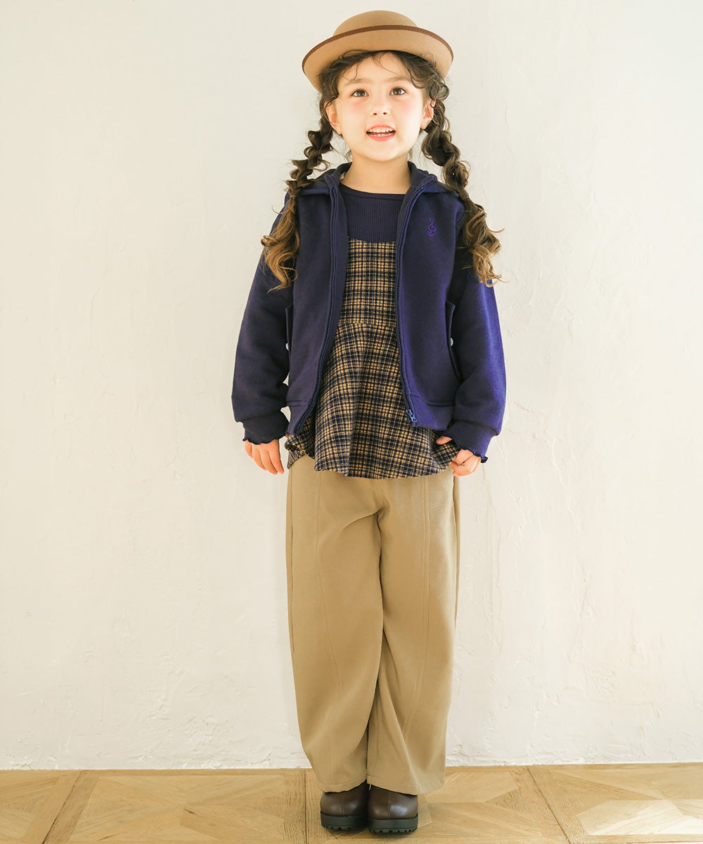 子供服 女の子 男女兼用 ウエストゴム ストレッチパンツ ベージュ(51) モデル画像全身