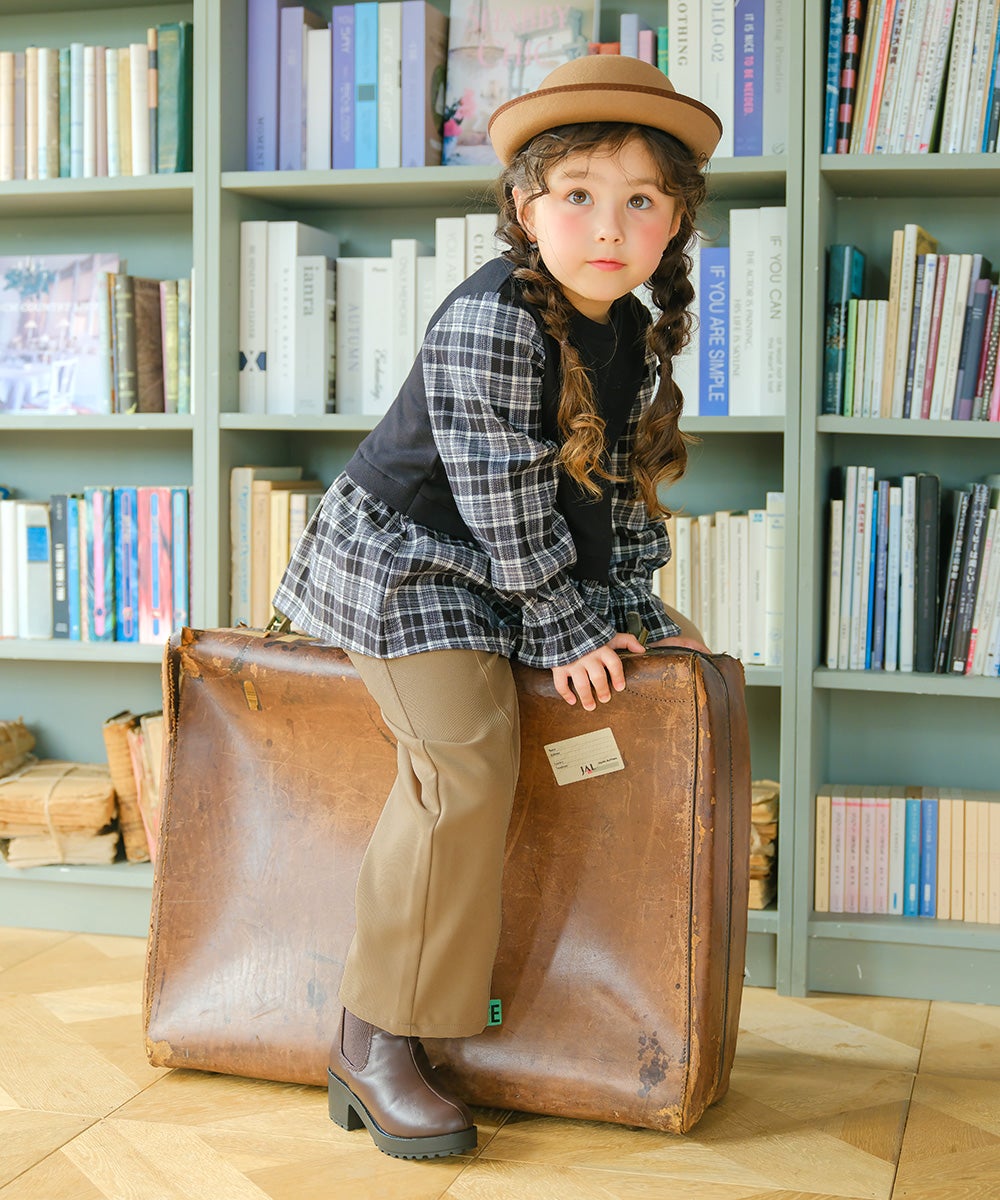 子供服 女の子 男女兼用 ウエストゴム ストレッチパンツ ベージュ(51) モデル画像3