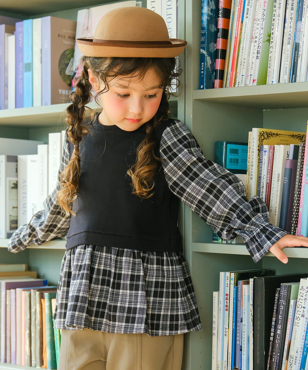ベビー服 女の子 子ども服 こども キッズ ジュニア チェック柄 重ね着風 Aライン 長そでトレーナー ブラック(00) モデル画像アップ