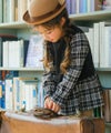 ベビー服 女の子 子ども服 こども キッズ ジュニア チェック柄 重ね着風 Aライン 長そでトレーナー ブラック(00) モデル画像1