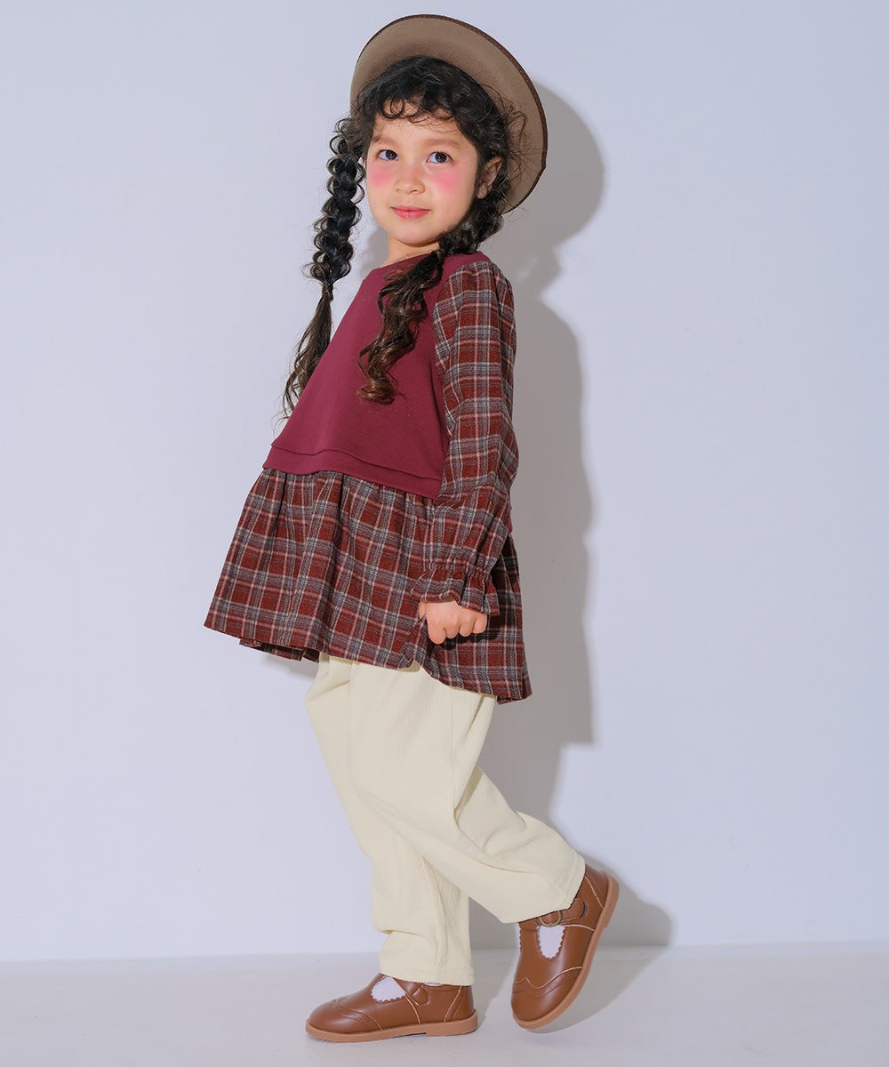 ベビー服 女の子 子ども服 こども キッズ ジュニア チェック柄 重ね着風 Aライン 長そでトレーナー エンジ(31) モデル画像全身