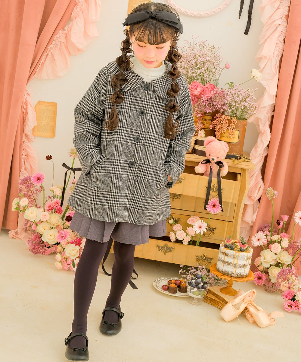 子供服 女の子 チェック柄 襟付き 厚手 微起毛コート ホワイト×ブラック(10) モデル画像全身