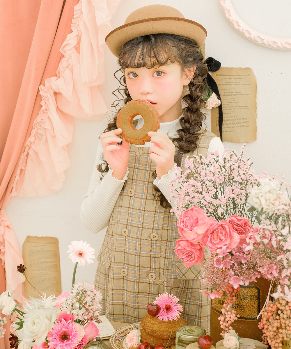 子供服 女の子 チェック柄 ダブルボタン タックワンピース ベージュ(51) モデル画像アップ