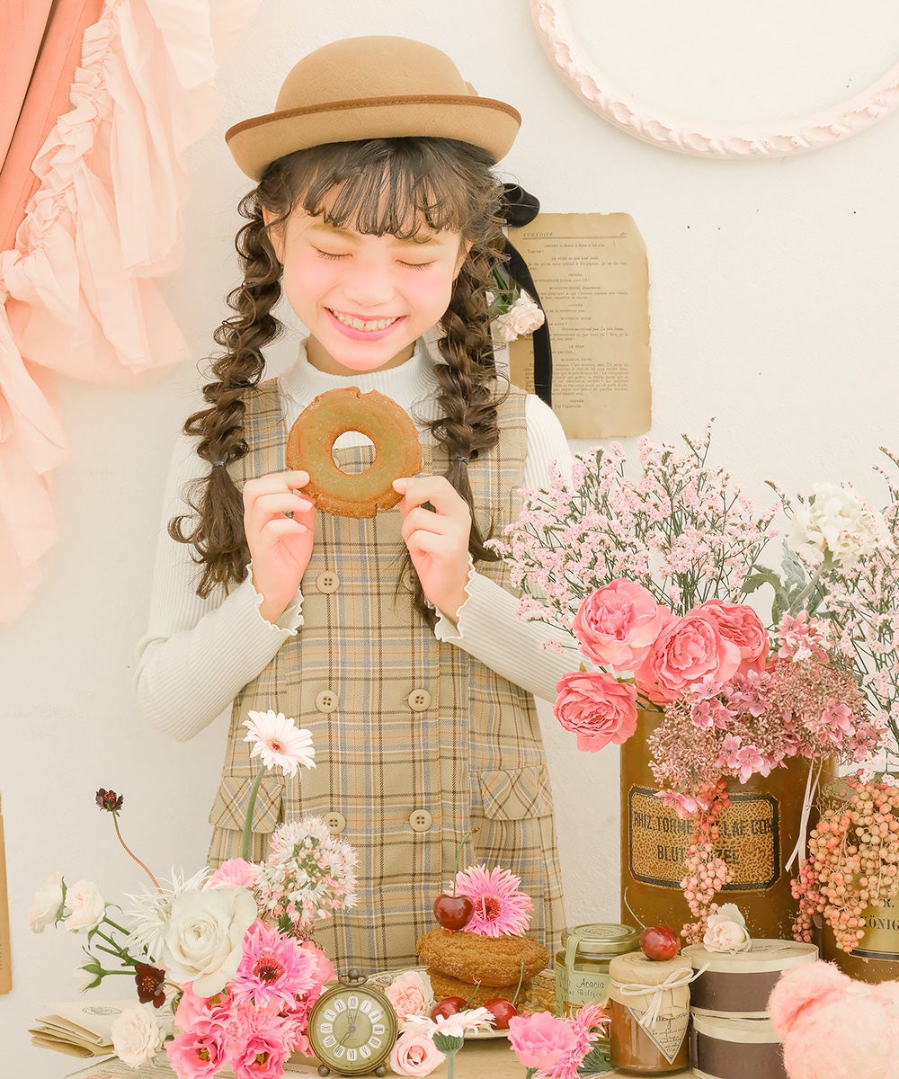 子供服 女の子 チェック柄 ダブルボタン タックワンピース ベージュ(51) モデル画像全身