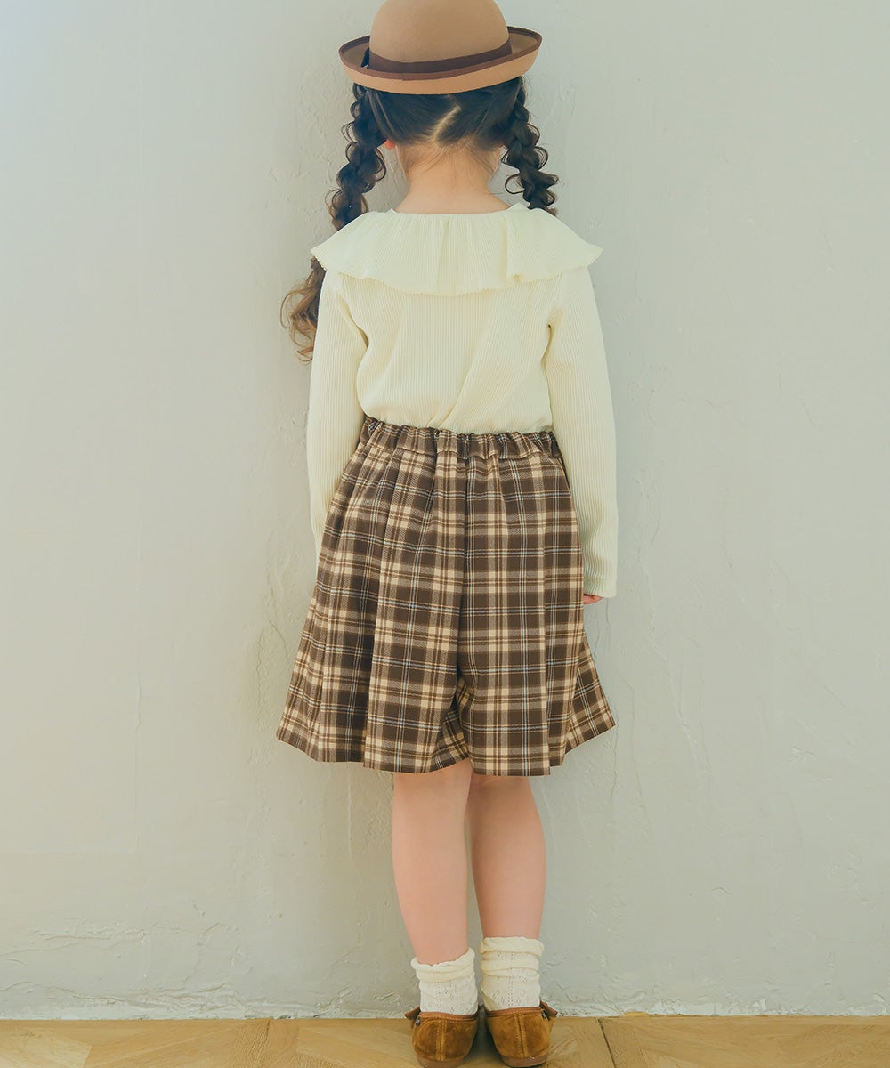 子供服 女の子 オリジナルロゴ刺繍 チェック柄 タックキュロットパンツ ブラウン(05) モデル画像全身