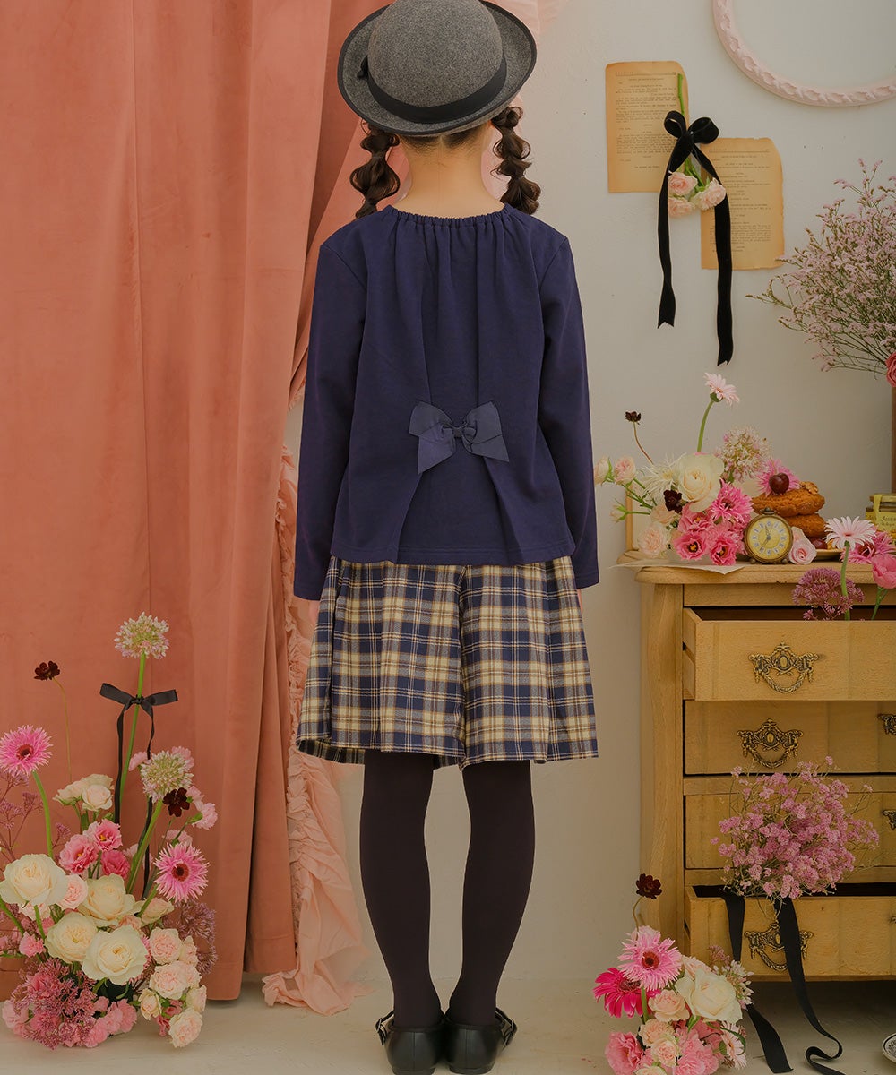 子供服 女の子 オリジナルロゴ刺繍 チェック柄 タックキュロットパンツ ネイビー(06) モデル画像1