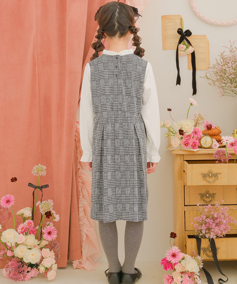 子供服 女の子 チェック柄×ブラウス 重ね着風 リボン付きワンピース ホワイト×ブラック(10) モデル画像全身