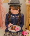 ベビー服 女の子 お花 花柄 刺繍 バックリボンつき 裏毛トレーナー ネイビー(06) モデル画像アップ