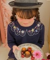 ベビー服 女の子 お花 花柄 刺繍 バックリボンつき 裏毛トレーナー ネイビー(06) モデル画像3